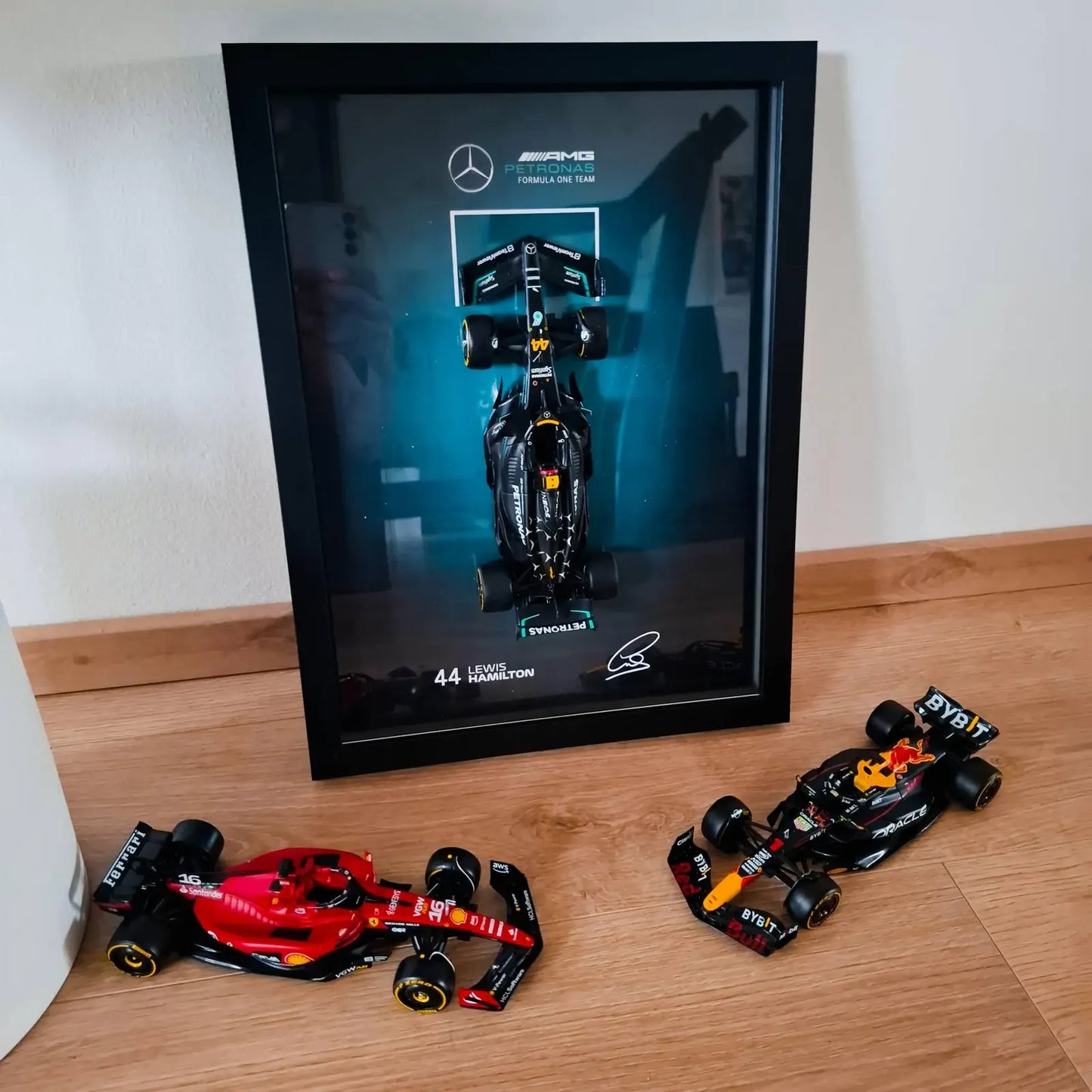 Lewis Hamilton F1 Frame with McLaren 1:24 Scale Car - High-Quality Printed Background with Signature - 30x40cm Display - Formula 1 Gift