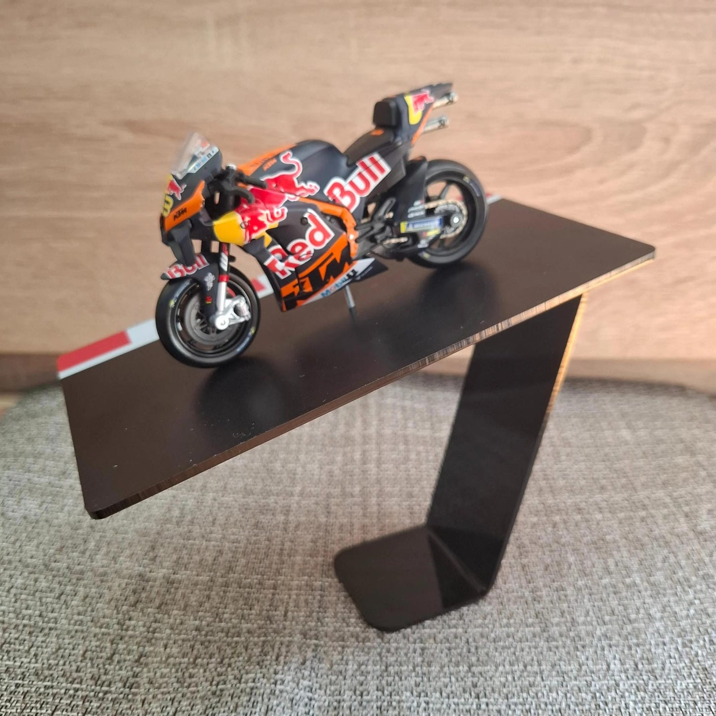 Moto Model with Stand (1:43 Scale) - Brad Bidner #33 - Moto Gift