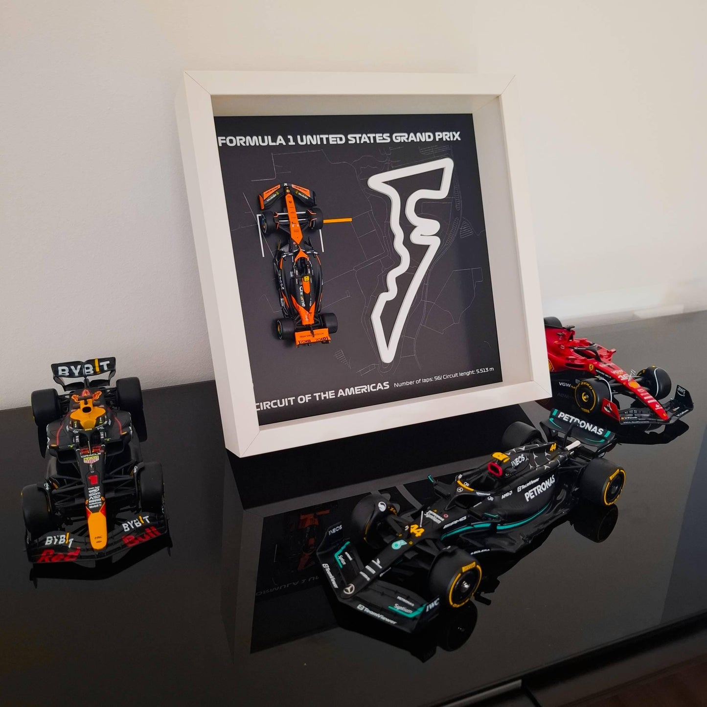 F1 United States (US) - Amerikas Circuit Framed Artwork: Plexiglass 3D Track with Formula One Car Model