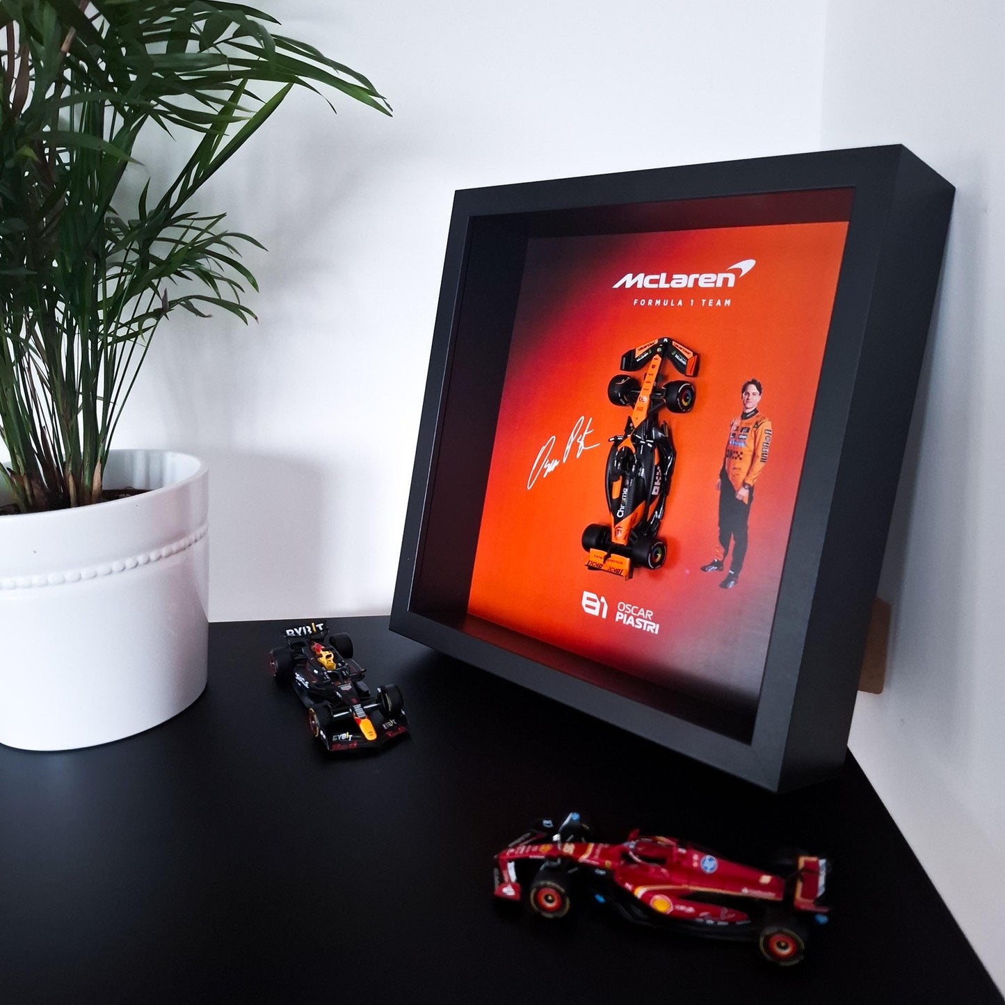 Oscar Piastri F1 Frame with McLaren 1:43 Scale Car - High-Quality Printed Background - 25x25 cm Display - Formula 1 Gift