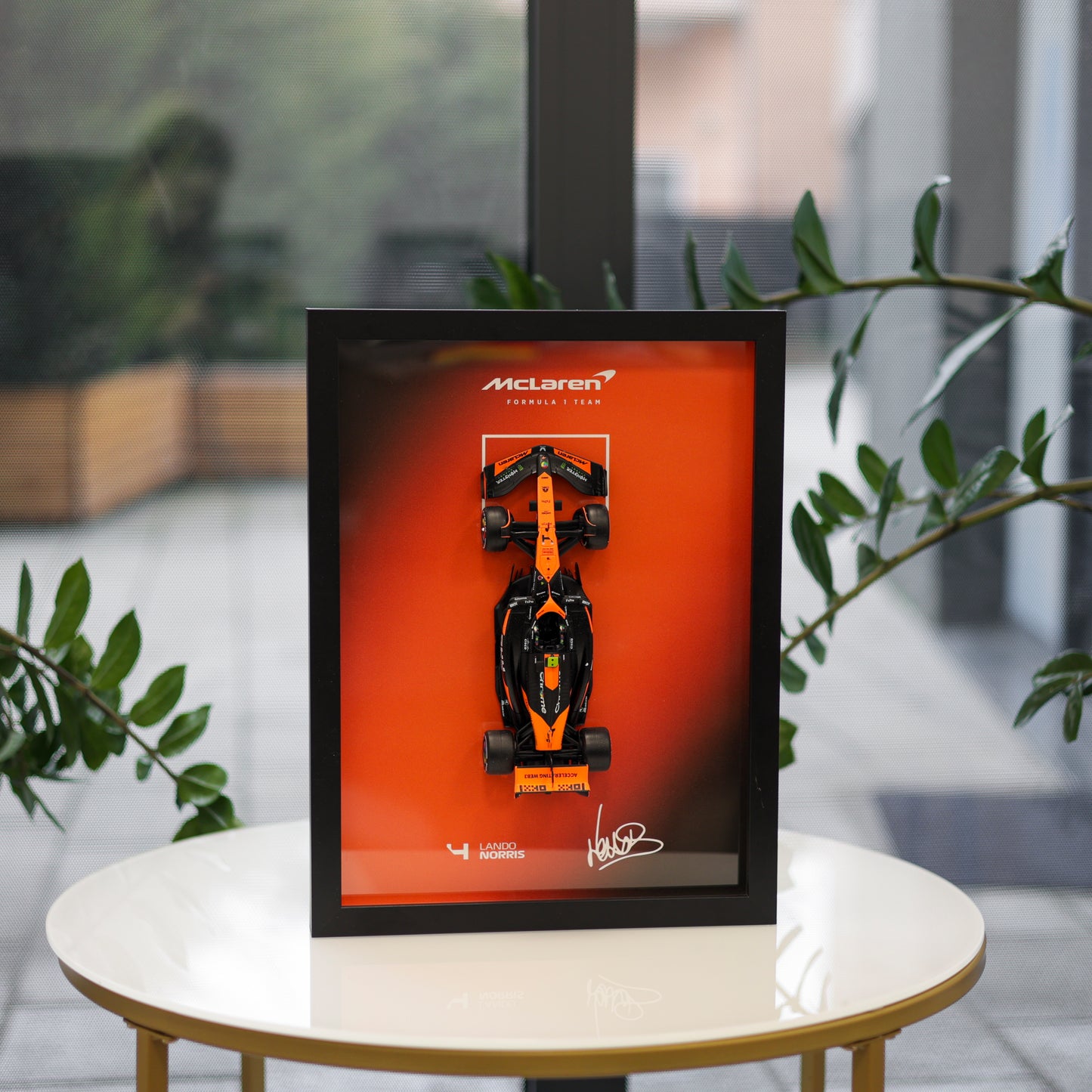 Lando Norris F1 Frame with McLaren 1:24 Scale Car - High-Quality Printed Background with Signature - 30x40cm Display - Formula 1 Gift