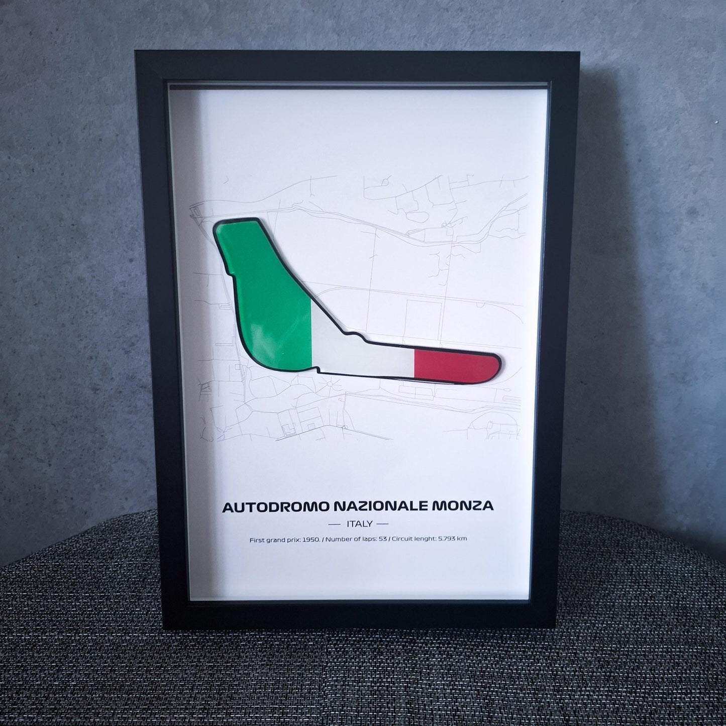 Framed Poster Monza Italy with 3D Flag - High-Quality Printed Background - 31,5 x 22,5cm Display - Formula 1 Gift