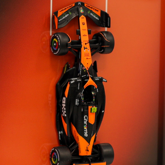 Lando Norris F1 Frame with McLaren 1:24 Scale Car - High-Quality Printed Background with Signature - 30x40cm Display - Formula 1 Gift