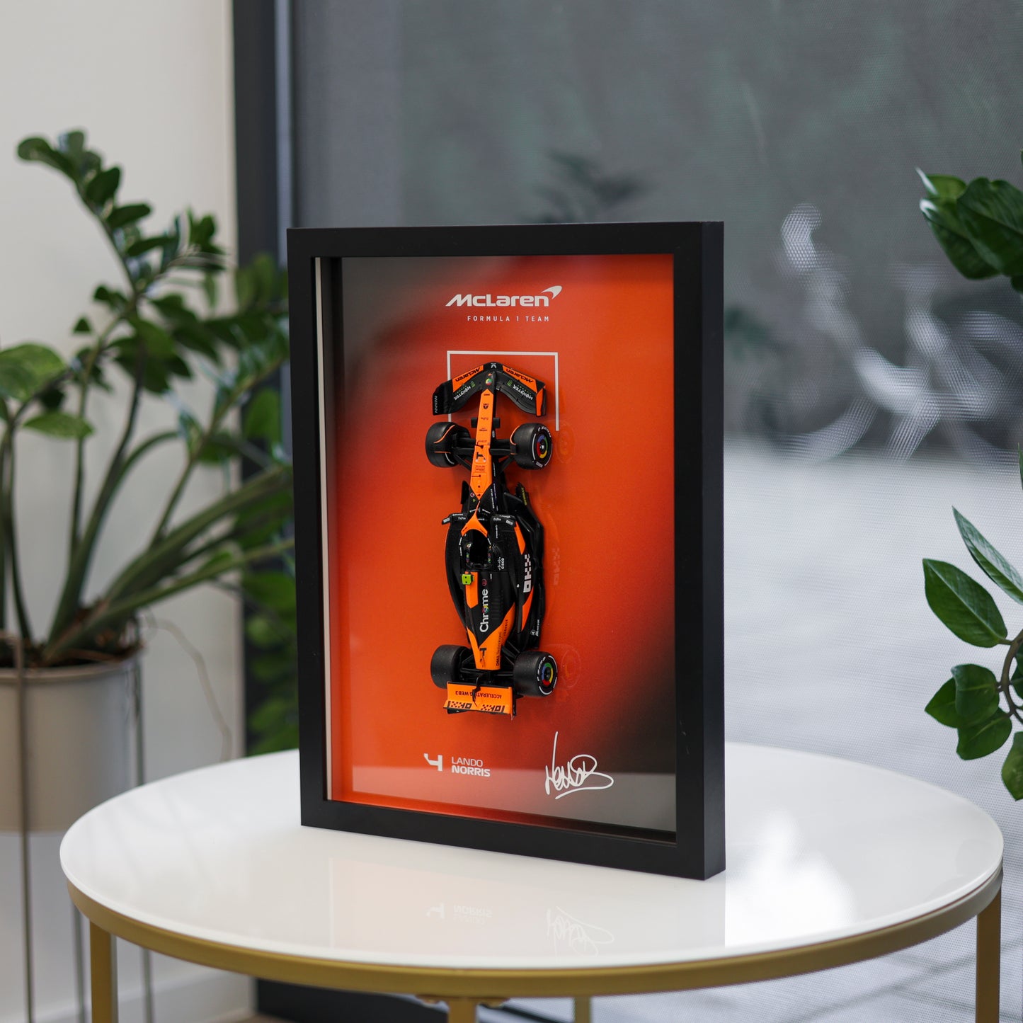 Lando Norris F1 Frame with McLaren 1:24 Scale Car - High-Quality Printed Background with Signature - 30x40cm Display - Formula 1 Gift