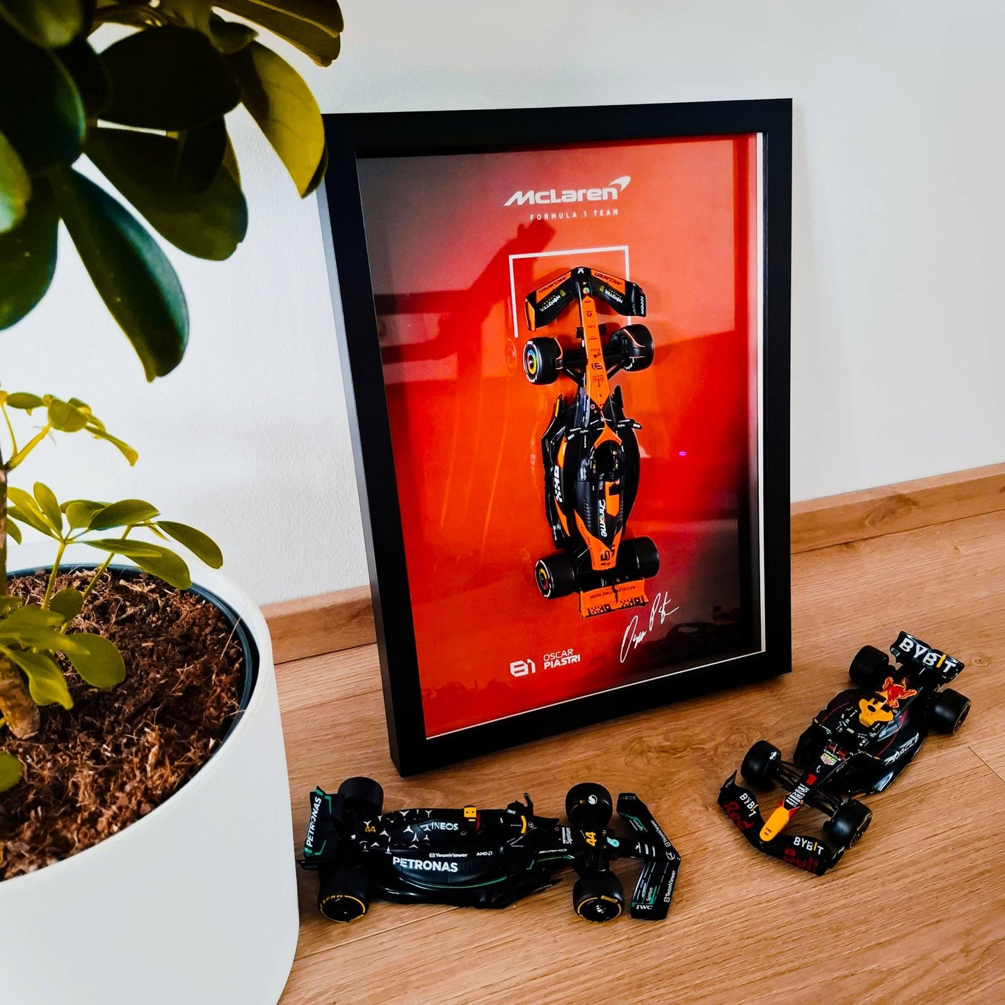 Oscar Piastri F1 Frame with McLaren 1:24 Scale Car - High-Quality Printed Background - 30x40 cm Display - Formula 1 Gift
