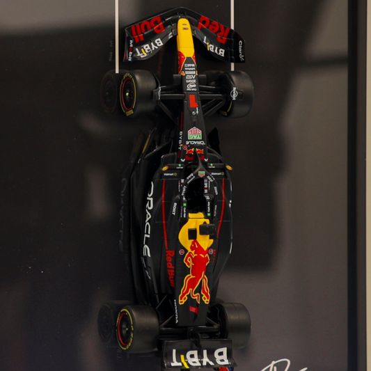 Max Verstappen F1 Frame with Red Bull 1:24 Scale Car - High-Quality Printed Background with Signature - 30x40cm Display - Formula 1 Gift