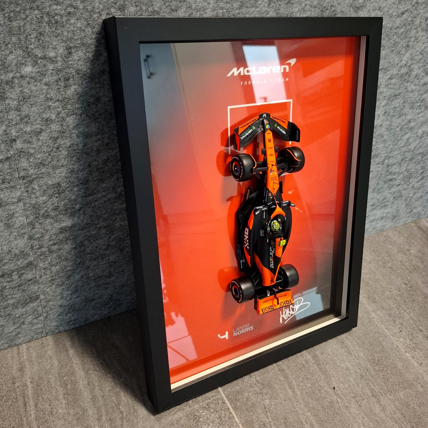 Lando Norris F1 Frame with McLaren 1:24 Scale Car - High-Quality Printed Background with Signature - 30x40cm Display - Formula 1 Gift